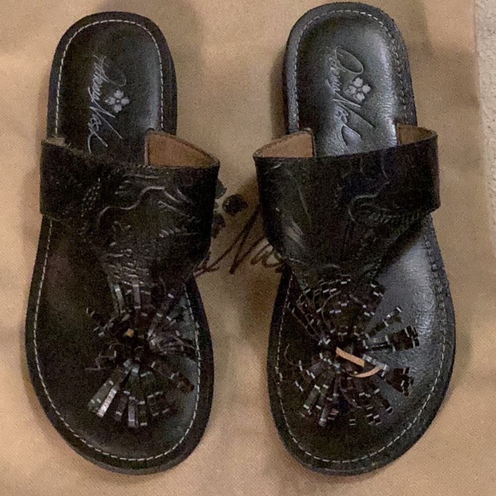 Patricia Nash Designs Franca Black leather thong sandals 8 1/2 M